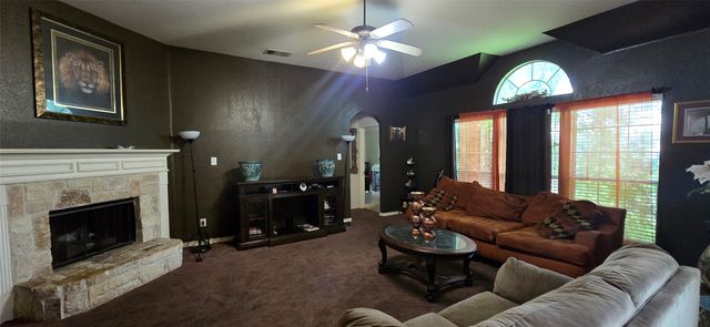 1121 Bradford Drive, Glenn Heights, TX 75154