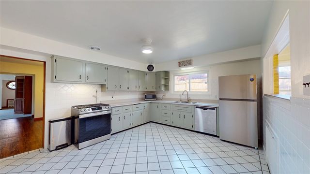 1013 W GORE Road, Erie, PA 16509