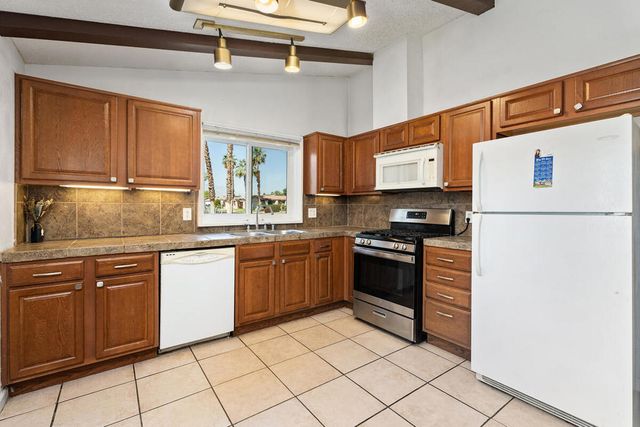 40560 Golden Way, Palm Desert, CA 92211