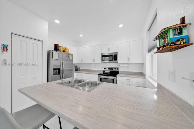 2632 SE 11th Court, Homestead, FL 33035