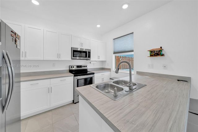 2632 SE 11th Court, Homestead, FL 33035