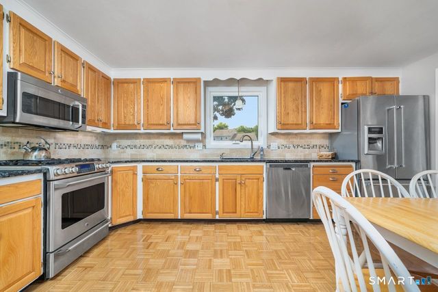 17 Lancaster Road, Cromwell, CT 06416