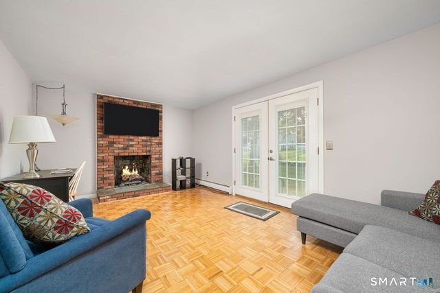17 Lancaster Road, Cromwell, CT 06416