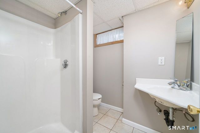 17 Lancaster Road, Cromwell, CT 06416