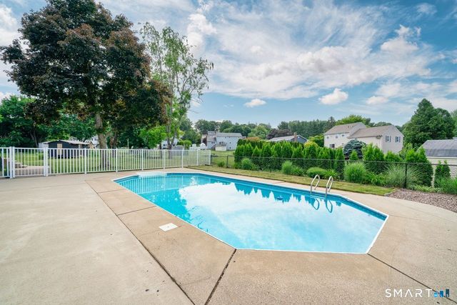 17 Lancaster Road, Cromwell, CT 06416