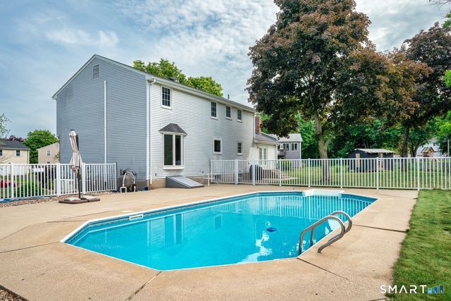 17 Lancaster Road, Cromwell, CT 06416
