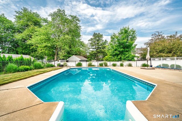 17 Lancaster Road, Cromwell, CT 06416