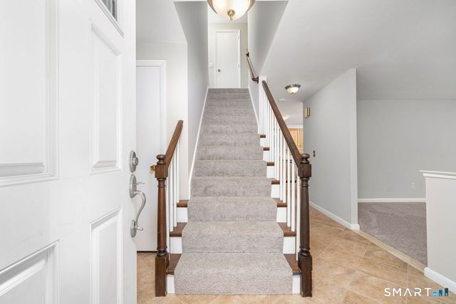 17 Lancaster Road, Cromwell, CT 06416