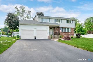 17 Lancaster Road, Cromwell, CT 06416