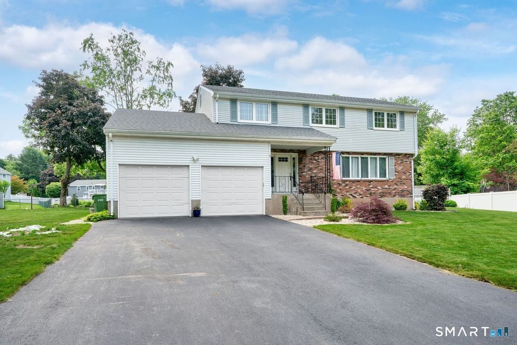17 Lancaster Road, Cromwell, CT 06416