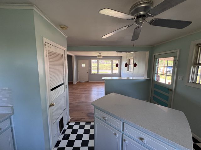 208 Cedar Ave, Linden, TN 37096