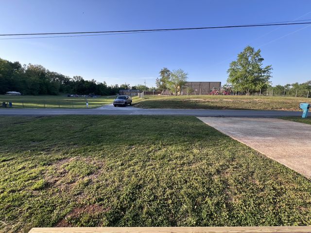 208 Cedar Ave, Linden, TN 37096