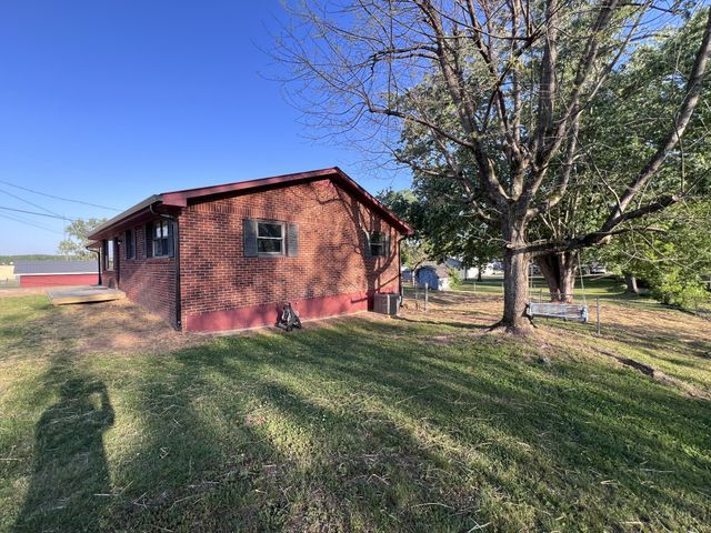 208 Cedar Ave, Linden, TN 37096