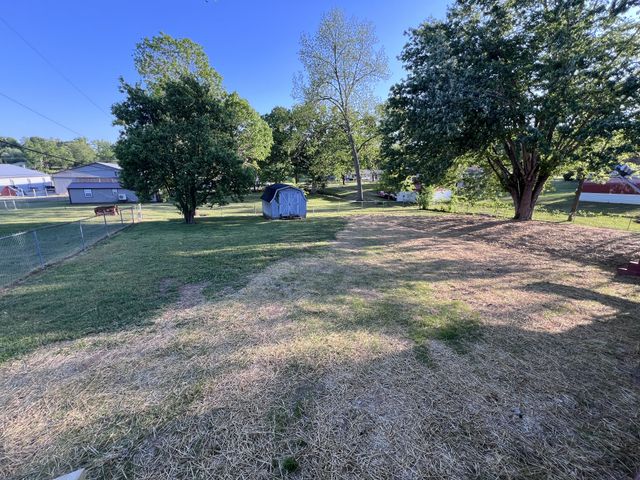 208 Cedar Ave, Linden, TN 37096