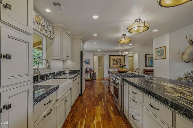2564 Old Military Road, Central Point, OR 97502