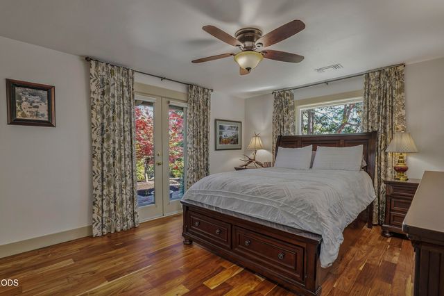 2564 Old Military Road, Central Point, OR 97502