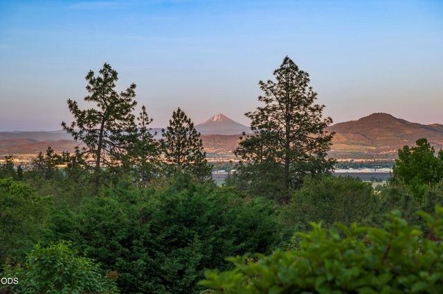 2564 Old Military Road, Central Point, OR 97502