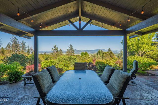 2564 Old Military Road, Central Point, OR 97502
