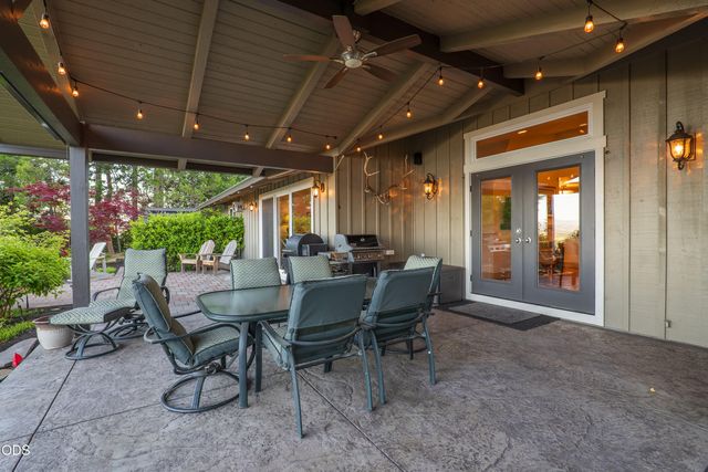 2564 Old Military Road, Central Point, OR 97502