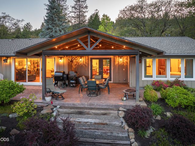 2564 Old Military Road, Central Point, OR 97502