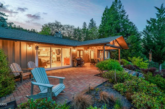 2564 Old Military Road, Central Point, OR 97502
