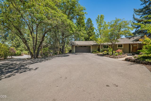 2564 Old Military Road, Central Point, OR 97502