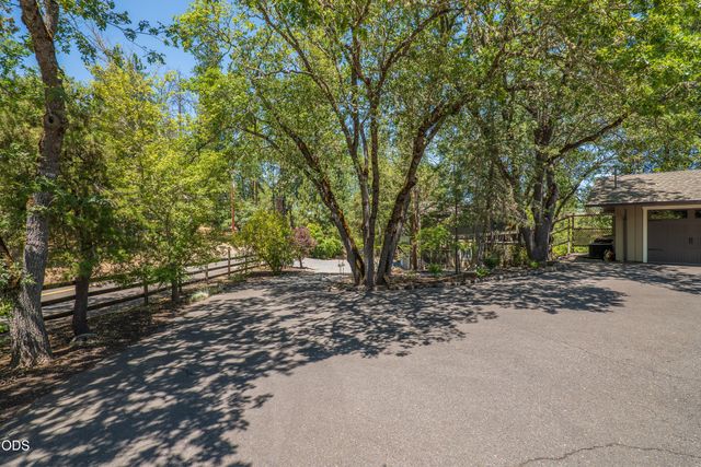 2564 Old Military Road, Central Point, OR 97502