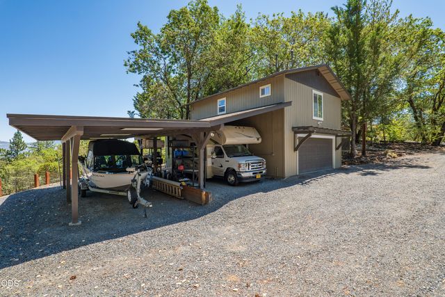 2564 Old Military Road, Central Point, OR 97502
