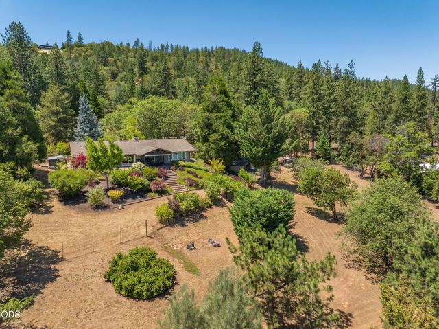 2564 Old Military Road, Central Point, OR 97502