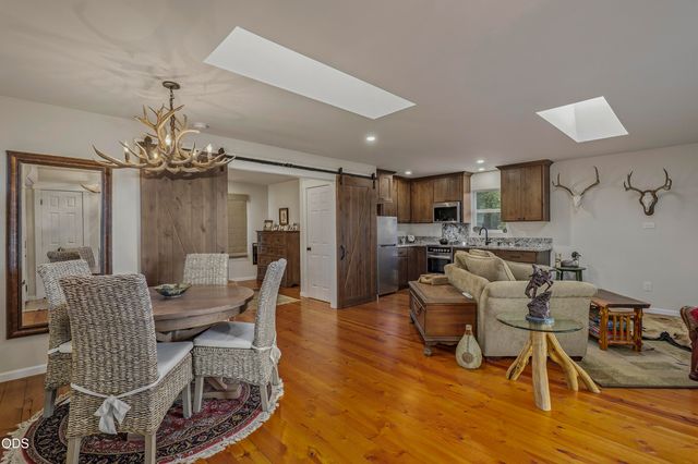 2564 Old Military Road, Central Point, OR 97502