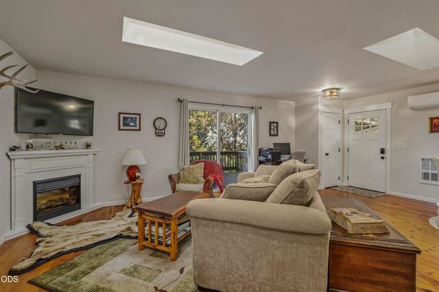 2564 Old Military Road, Central Point, OR 97502