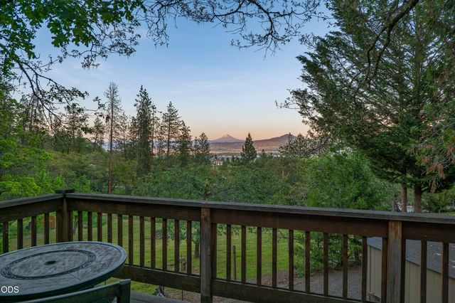 2564 Old Military Road, Central Point, OR 97502
