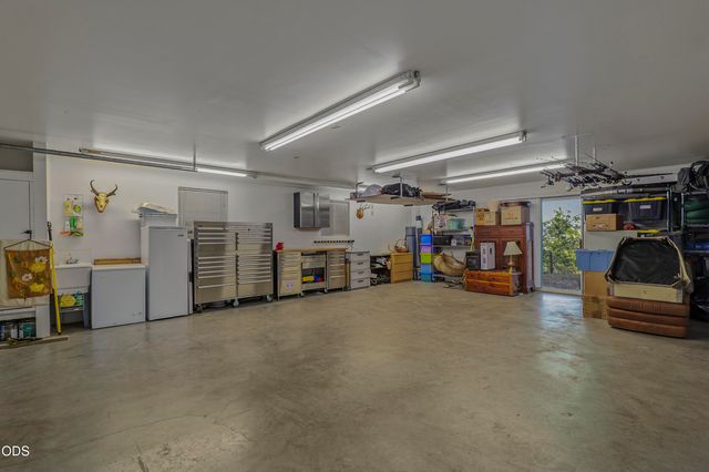 2564 Old Military Road, Central Point, OR 97502