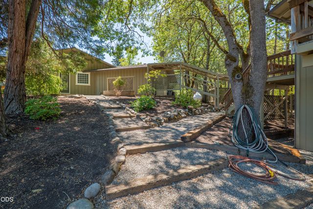 2564 Old Military Road, Central Point, OR 97502