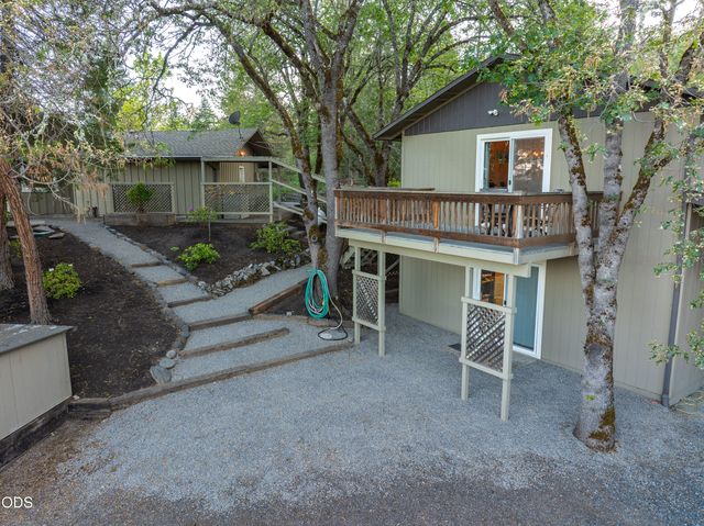 2564 Old Military Road, Central Point, OR 97502