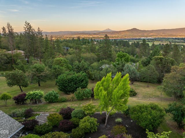 2564 Old Military Road, Central Point, OR 97502