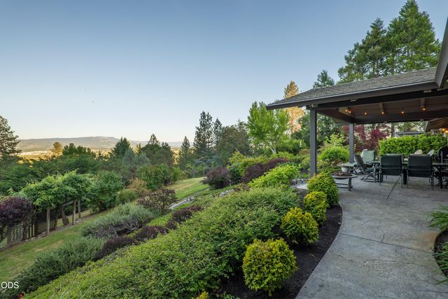 2564 Old Military Road, Central Point, OR 97502