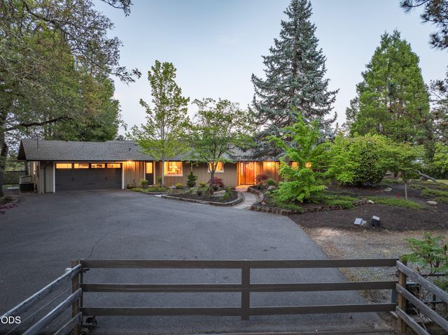 2564 Old Military Road, Central Point, OR 97502