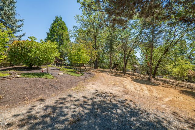 2564 Old Military Road, Central Point, OR 97502