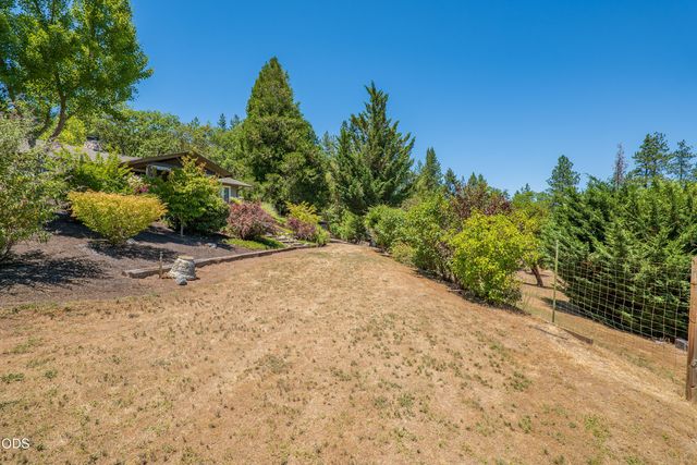 2564 Old Military Road, Central Point, OR 97502