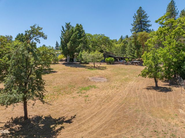 2564 Old Military Road, Central Point, OR 97502