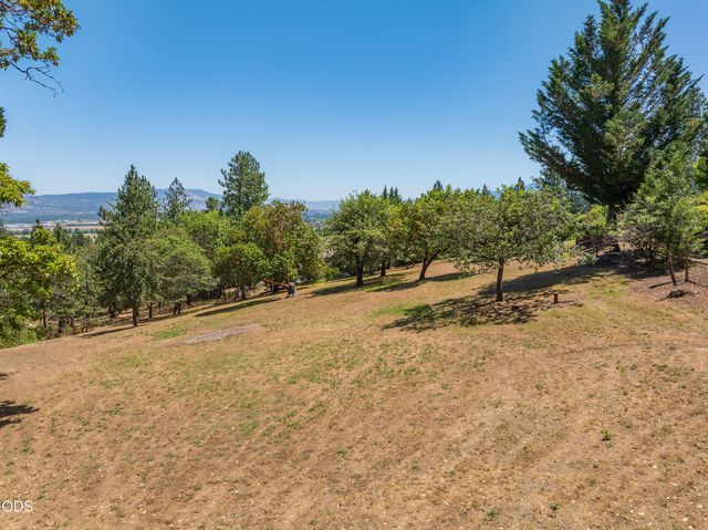 2564 Old Military Road, Central Point, OR 97502
