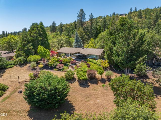 2564 Old Military Road, Central Point, OR 97502