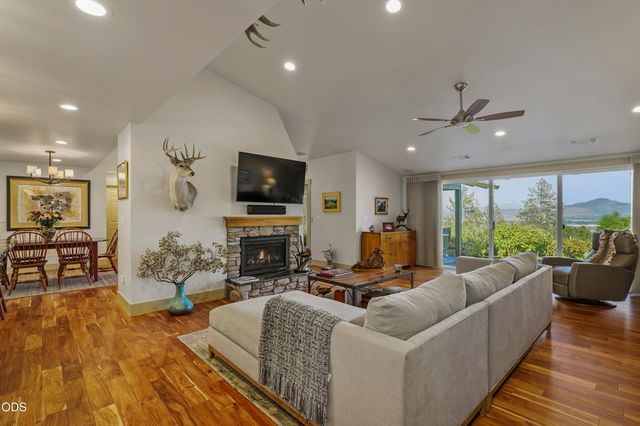 2564 Old Military Road, Central Point, OR 97502