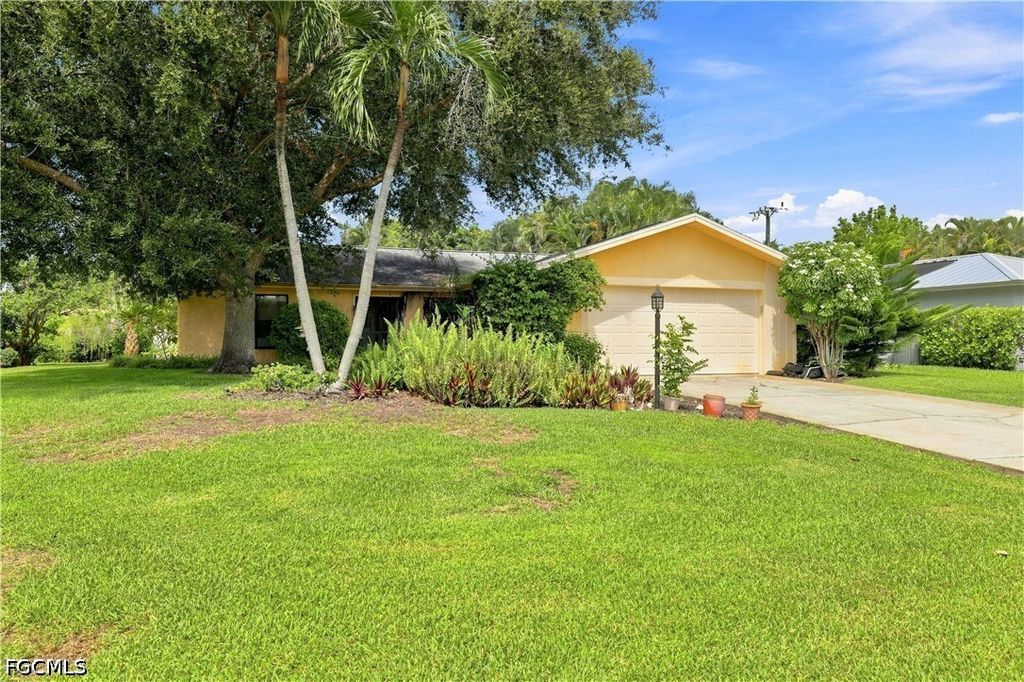 4448 Beechwood Lake DR, Naples, FL 34112