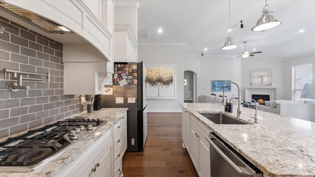 8914 Stonebriar Creek Crossing, Tomball, TX 77375