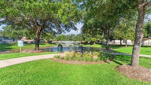 8914 Stonebriar Creek Crossing, Tomball, TX 77375