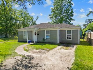 1885 E Lucas Drive, Beaumont, TX 77703