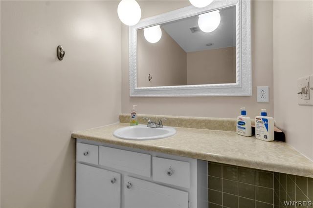 335 South Cayuga Road B, Amherst, NY 14221