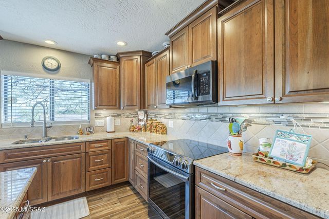 1037 La Vista Court, Rio Rico, AZ 85648